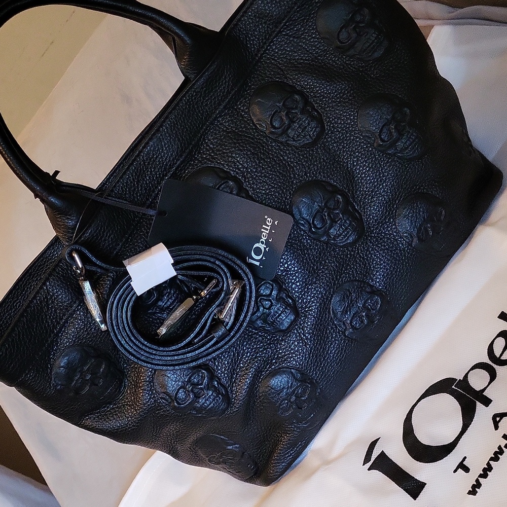 IO Pelle Italia Black Skull Embossed Tote Bag - Picture 1 of 7